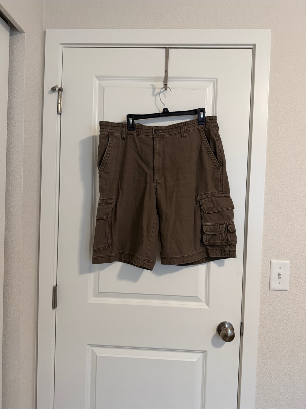 Men's Brown Cargo Utility Shorts with Multiple Pockets